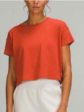 lululemon athletica Cropped Crew Tee in Coral Orange